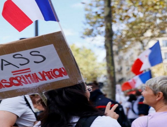 France Suspends 3,000 Unvaccinated Health Care Workers